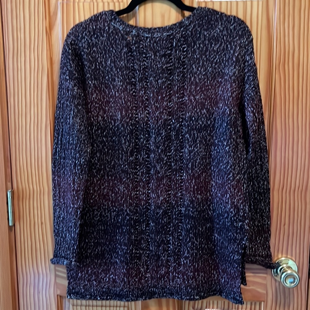 Sanctuary hi-lo knit sweater. Shades of wine, black & creme knit.